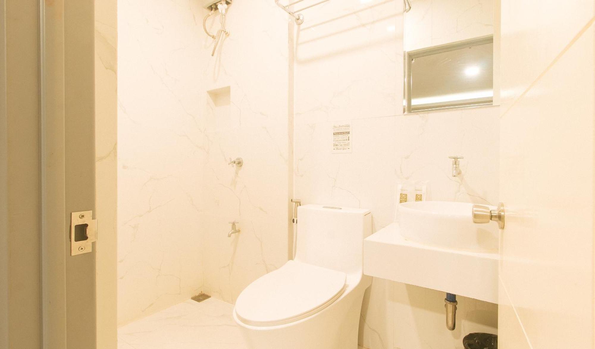 Reddoorz Plus At Seventy Five Inn Near Manila Airport Paranaque City Exterior foto
